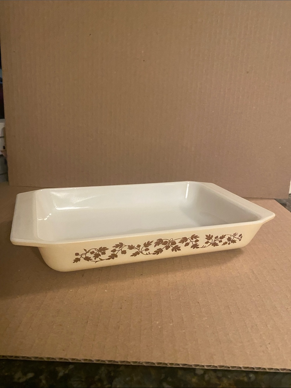 PYREX 548-B VINTAGE 1 1/4 QUART SPACE SAVER DISH/casserole GOLD LEAF ACORNS